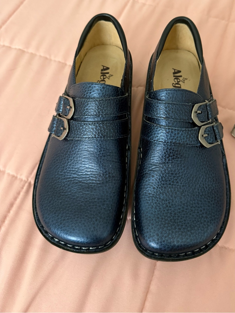 Alegria women’s blue black tumbled clogs size 39